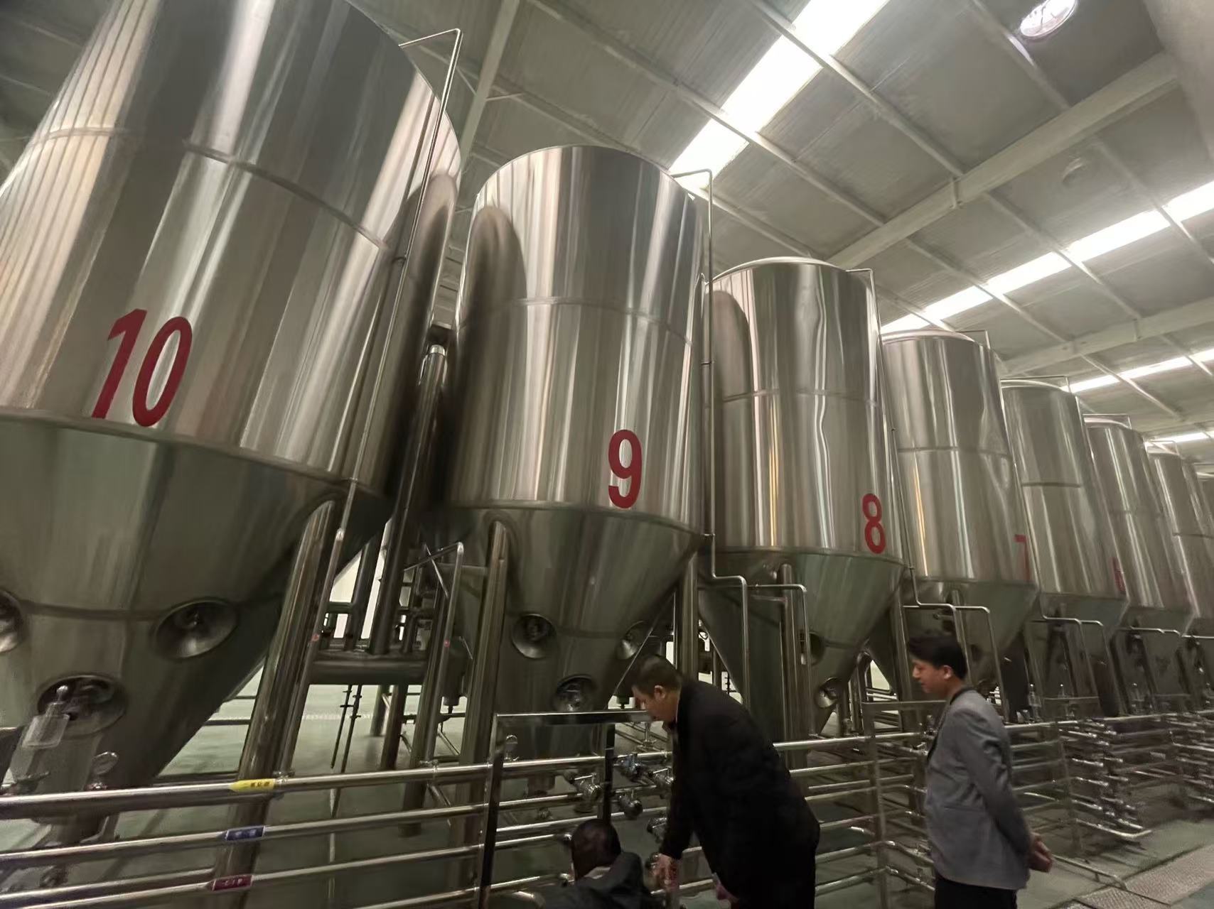 红旗精酿啤酒设备厂—平面布置、设备设计、制造、调试、培训等一条龙服务